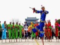 梦见踩高跷(梦见踩高跷的秧歌队)
