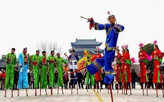 梦见踩高跷(梦见踩高跷的人队伍)