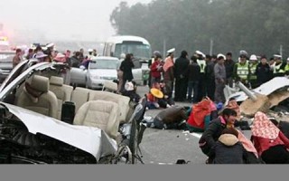 梦见车祸(梦见车祸现场死人见血)